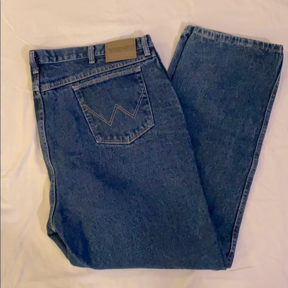 Wrangler Rugged Wear Classic Fit Jeans. 46x32